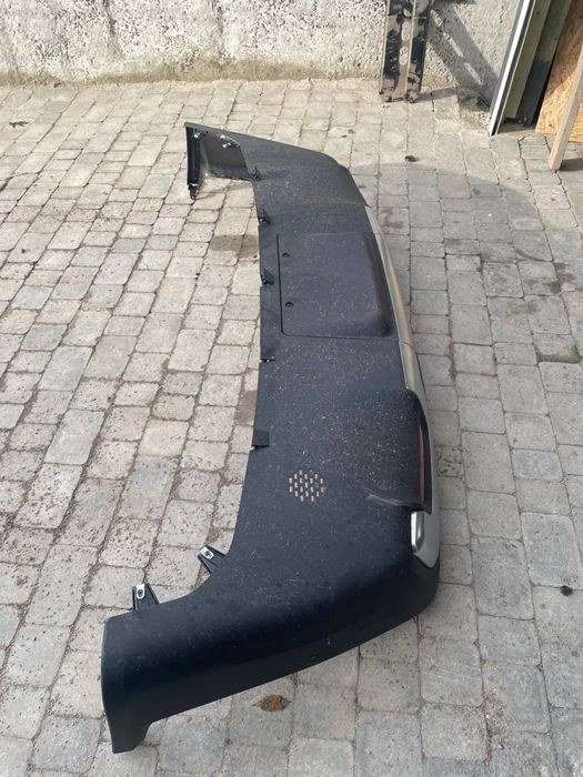 Задній бампер Rivian R1T