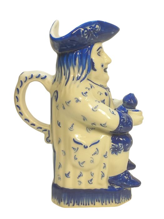 Jarro em bom estado.