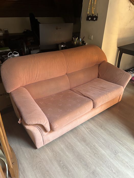 Sofá-cama de 3 lugares em bom estado