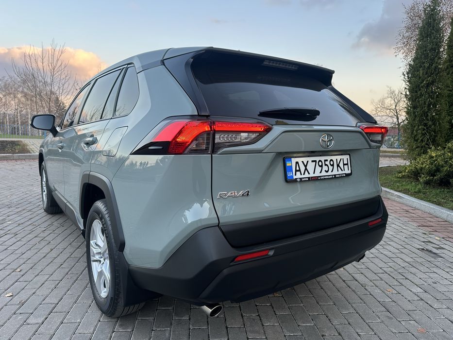 Продам TOYOTA RAV-4 новий автомобіль, пробіг 22 т.км