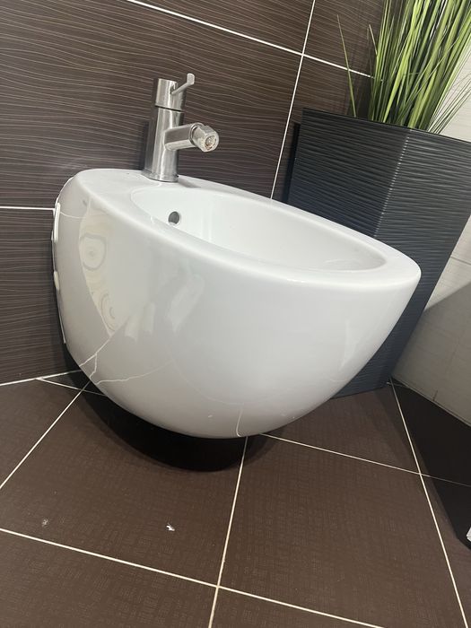 Umywalka. Bidet. Miska klozetowa
