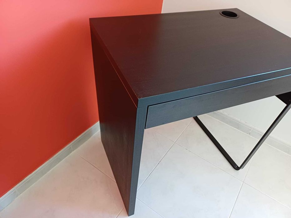 Secretária modelo Ikea