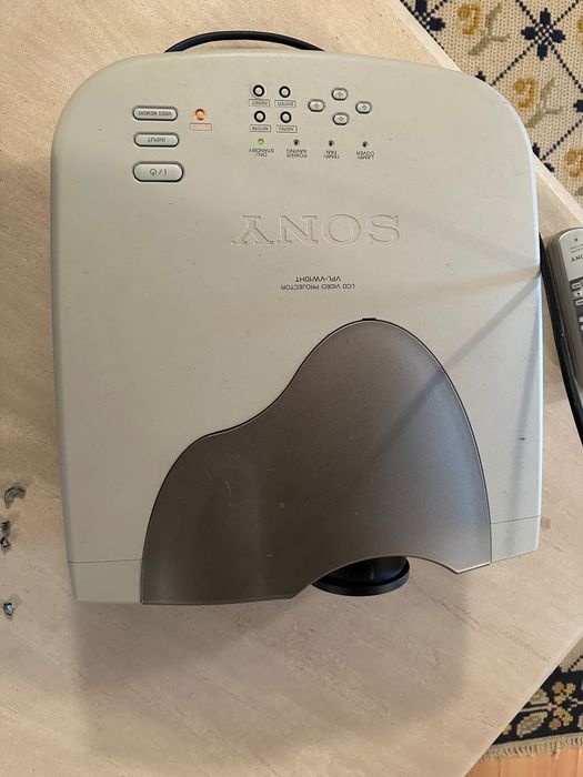 Projector Sony VPL VW10HT para desimpedir