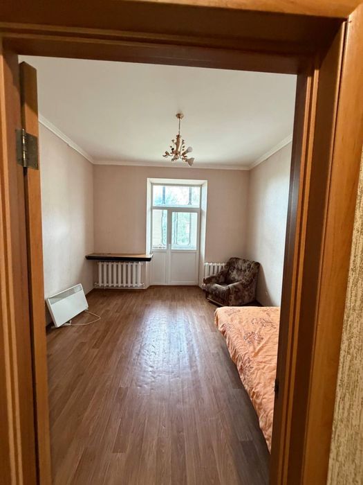 продам 4 комнатную квартиру