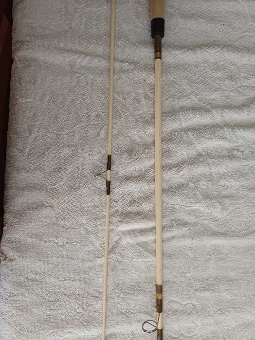 Cana de Pesca Vintage (Anos 70) em Fibra de Vidro Maciça - Clássica / Coleção