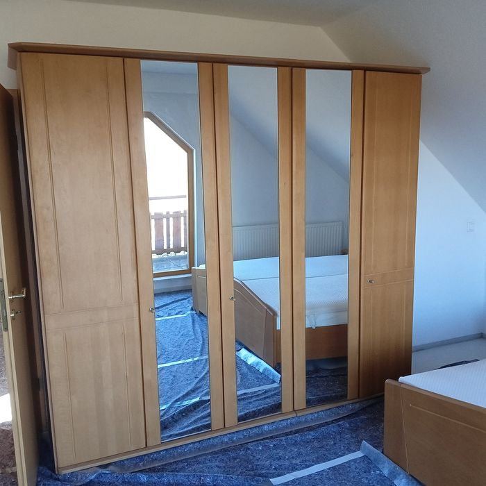 Szafa 5- drzwiowa z lustrem