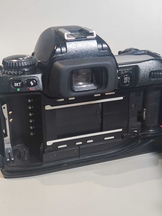 Nikon F80 - Câmara Analógica