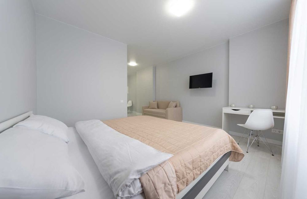 Подобово - студія з ремонтом, у будинку з Генератором, 5 хв. до метро.