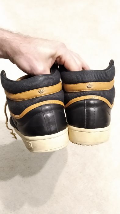 Шкіряні кросівки Adidas 41