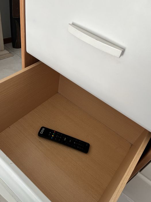 Comoda com muita arrumação usada