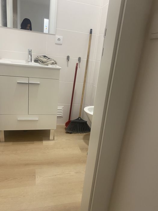 Arrenda-se T1 na Av Marques de Pombal