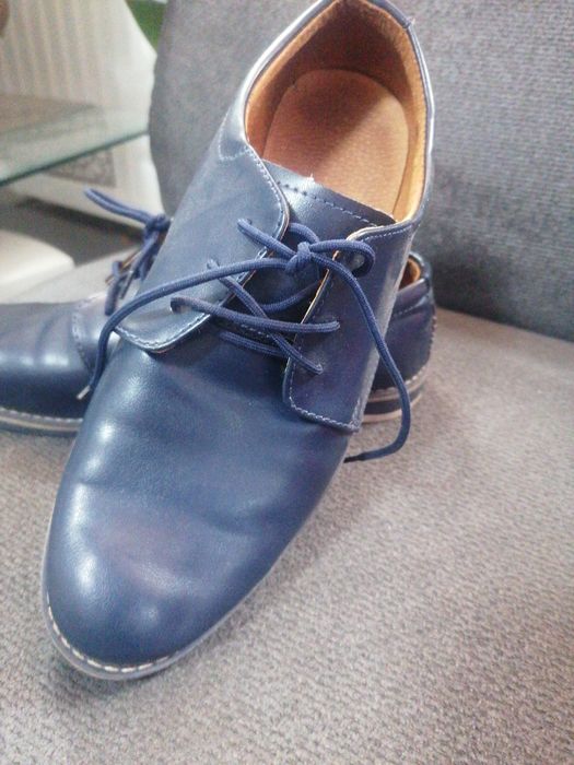 Buty chłopięce do garnituru