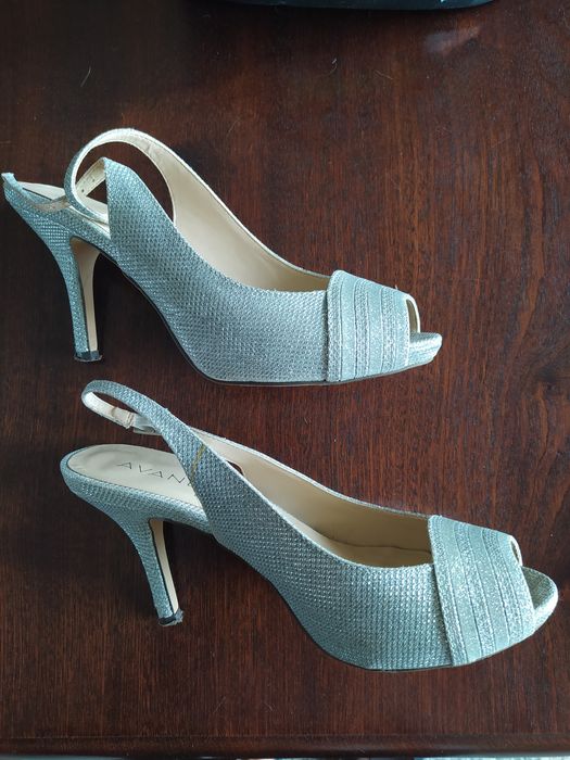 Sapatos de cerimónia prateados