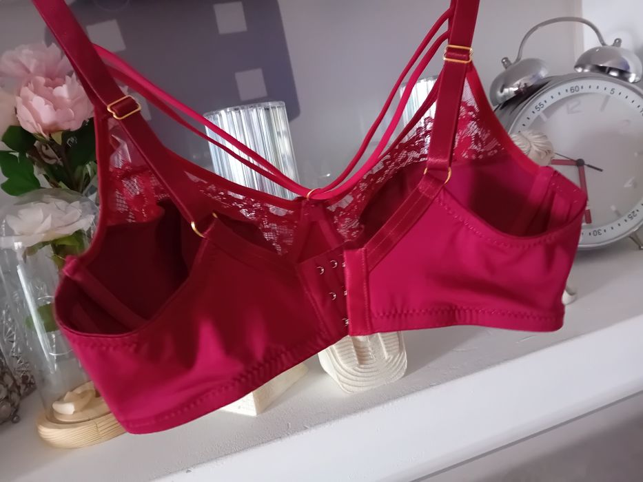 Piękny biustonosz damski 80D