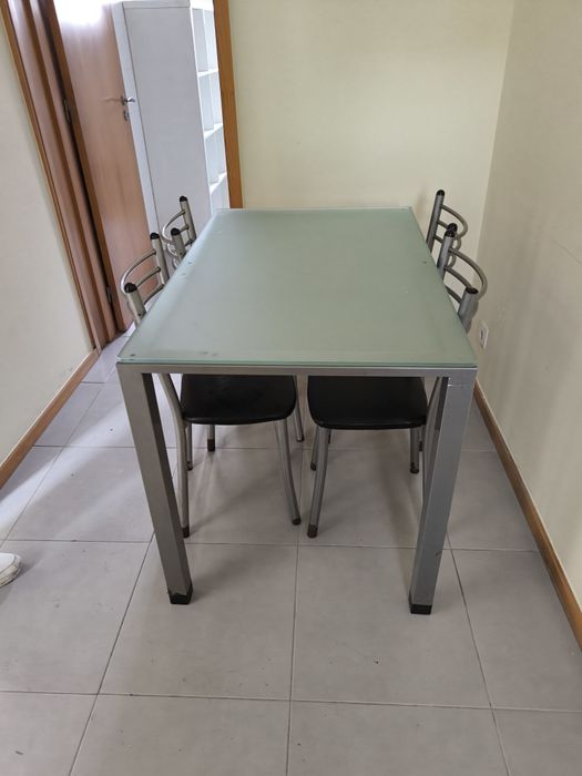 Mesa vidro + 4 cadeiras