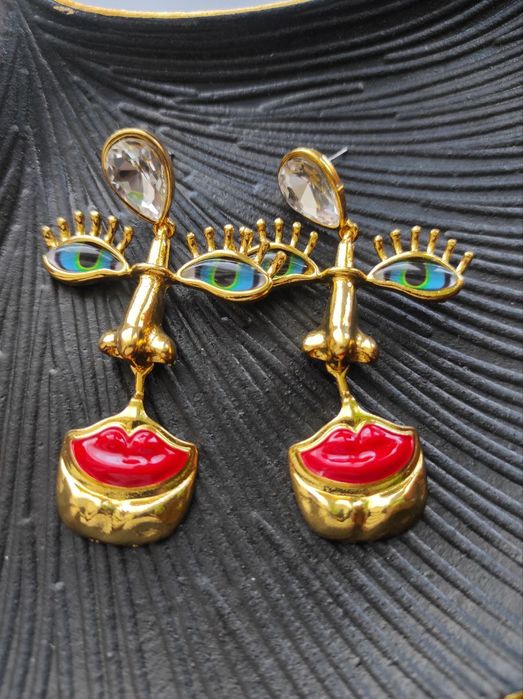 Ефектні сережки підвіски із обличчям губи ніс стиль Скіапареллі