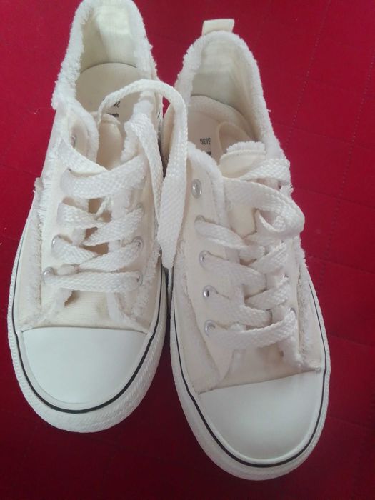 Sprzedam NOWE trampki roz. 39