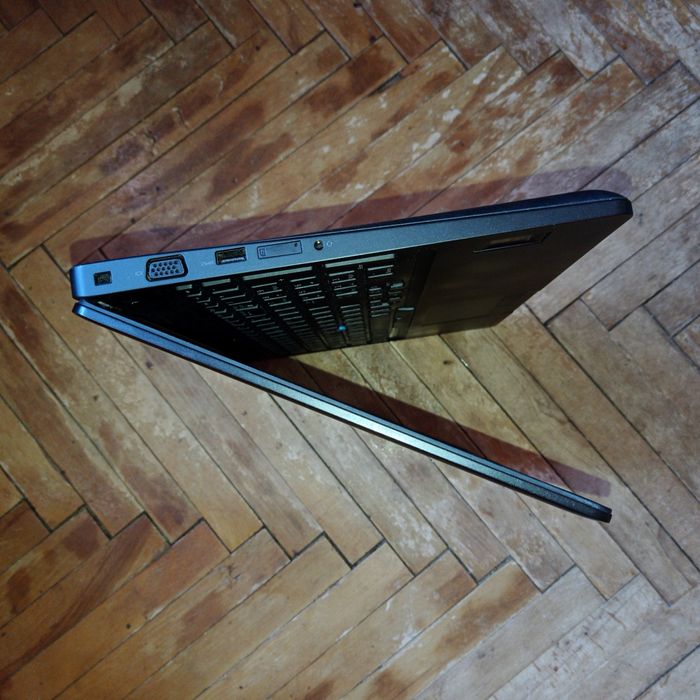 ноутбук Dell latitude 5590 + блок живлення