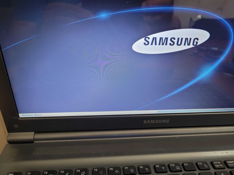 Samsung RC520 Notebook Laptop 15,6" 8GB RAM SSD NVidia Windows 11 HDMi