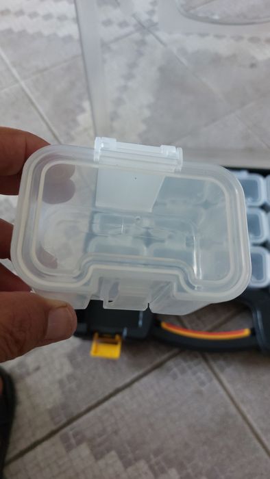 Caixa para arrumação com 14 divisões individuais