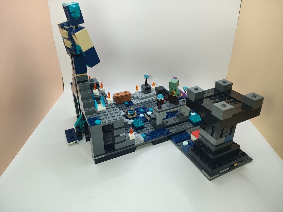 używany zestaw LEGO Minecraft 21246: the deep dark battle