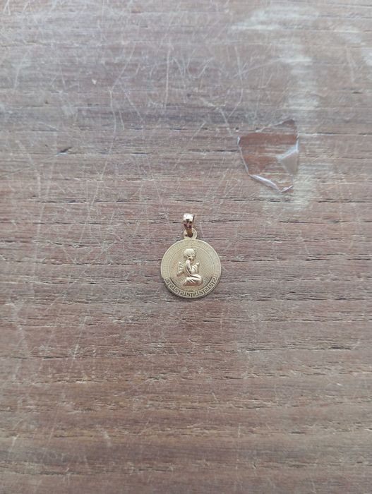 Pendente em ouro devidamente contrastado