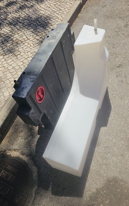 2 Depósitos água limpa e água residual de uma sprinter campervan