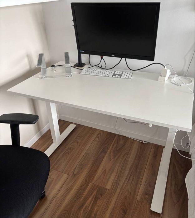 Biurko IKEA SKARSTA 120x70 cm – regulowana wysokość + fotel gratis