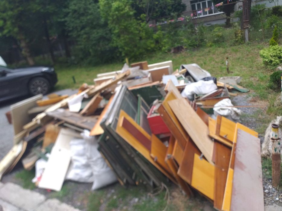 Вивіз сміття, чистка приміщень,  горищ,  підвалів