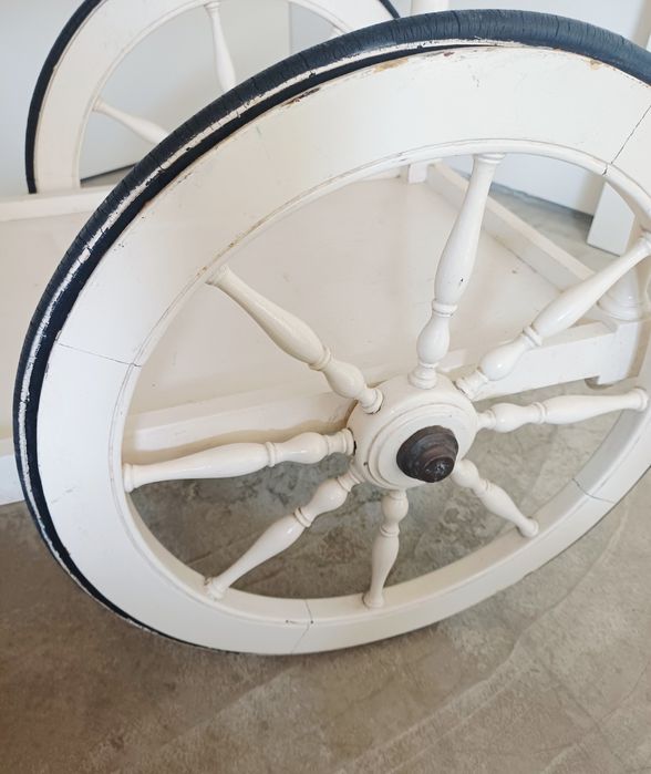 Carrinho de bebidas branco antigo / vintage