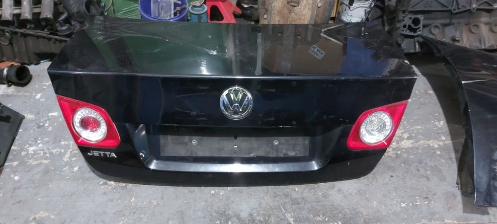 Продам кришку багажнику Volkswagen Jetta 5