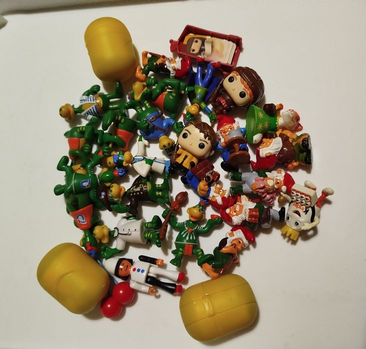 Іграшки кіндер лотом