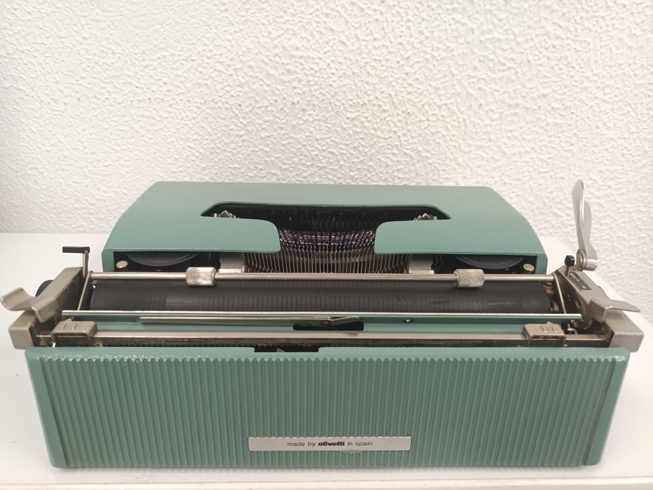 Máquina de escrever Olivetti Lettera 32