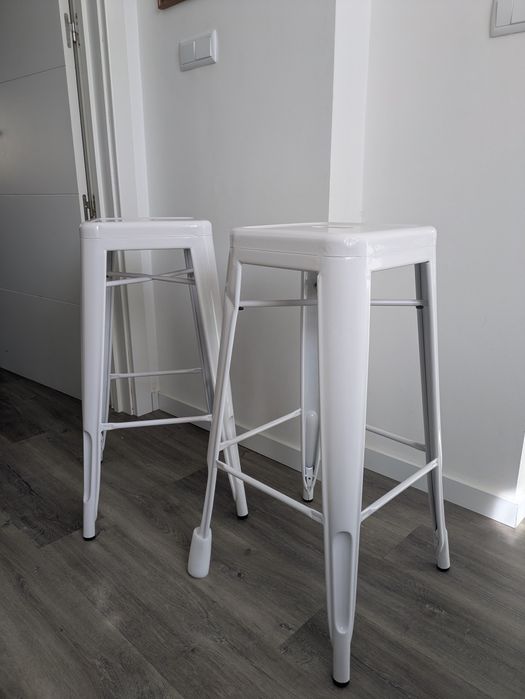 Bancos altos sklum empilháveis