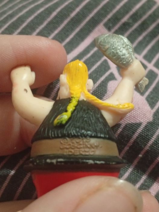 Кіндер фігурки Астерікса та Обелікса, випущені за ліцензією  2013