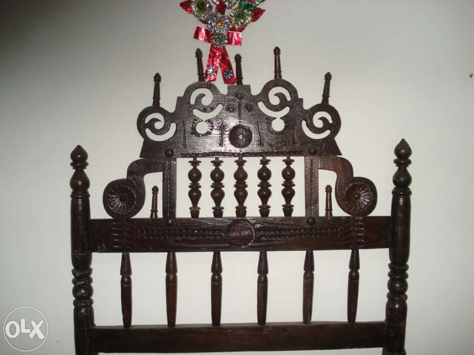 Cama artesenal rústica (muito antiga)
