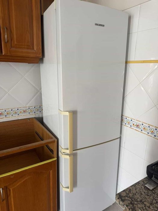 Cozinha completa para venda com frigorífico incluído
