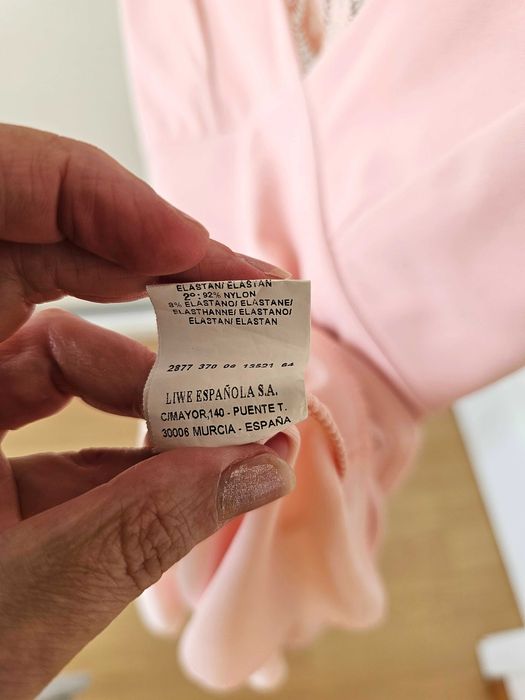 Vestido com renda na parte de trás