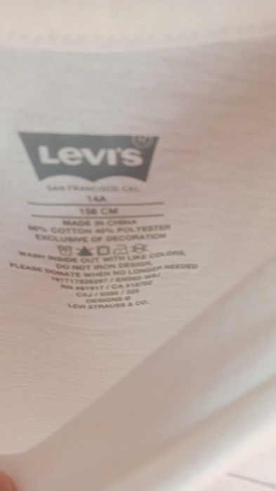 T-shirt branca Levis