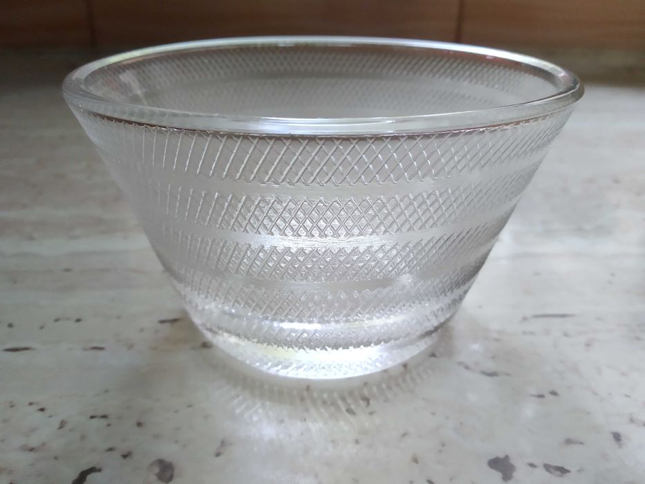 Szklana cukiernica z PRL-u