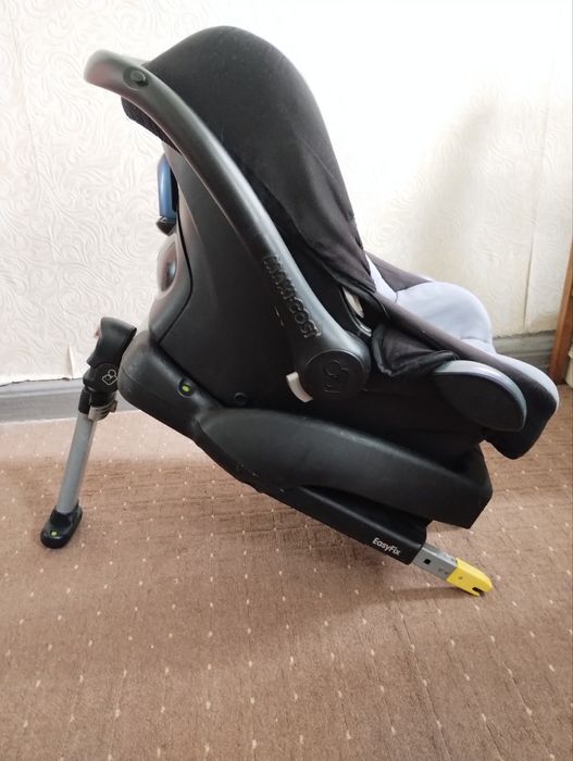Автокрісло і база  Maxi Cosi Cabriofix + baza isofix Maxi cosi easi fi
