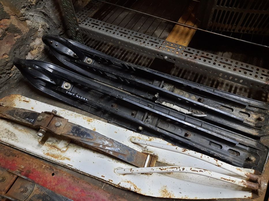 Skuter śnieżny płozy ski doo Bombardier narty ślizgi widia