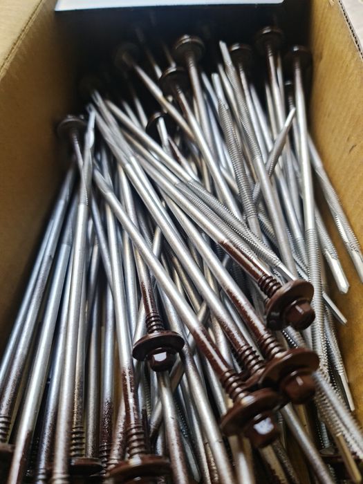 Wkręt do płyty warstwowej 200mm 5,5 ral8017