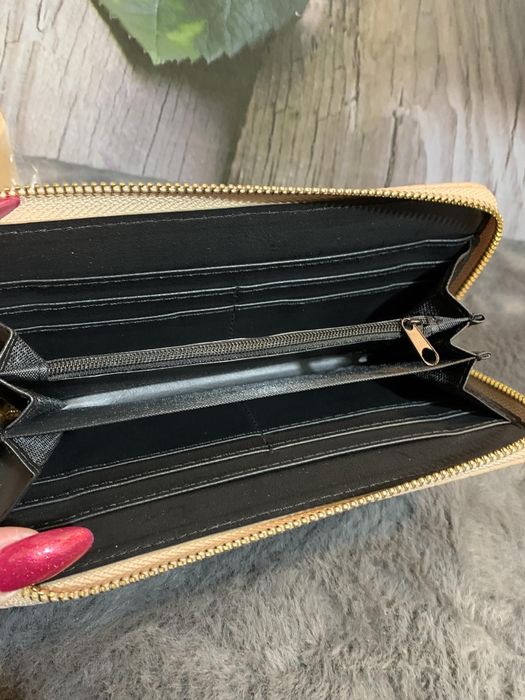 Sprzedam  damski  portfel