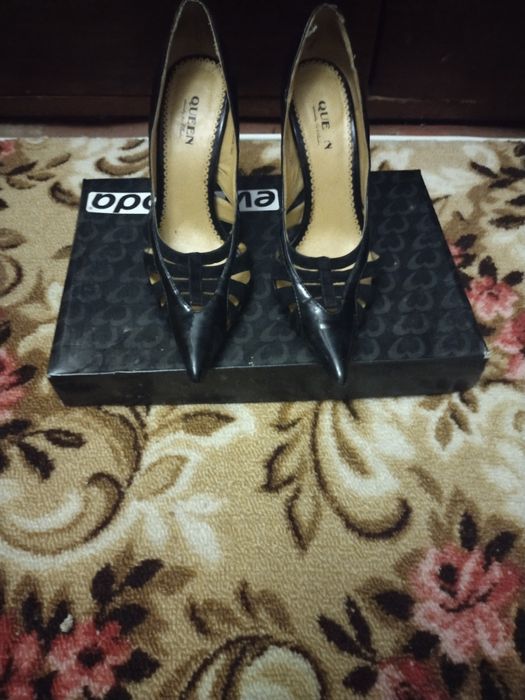 Продам туфли лаковые