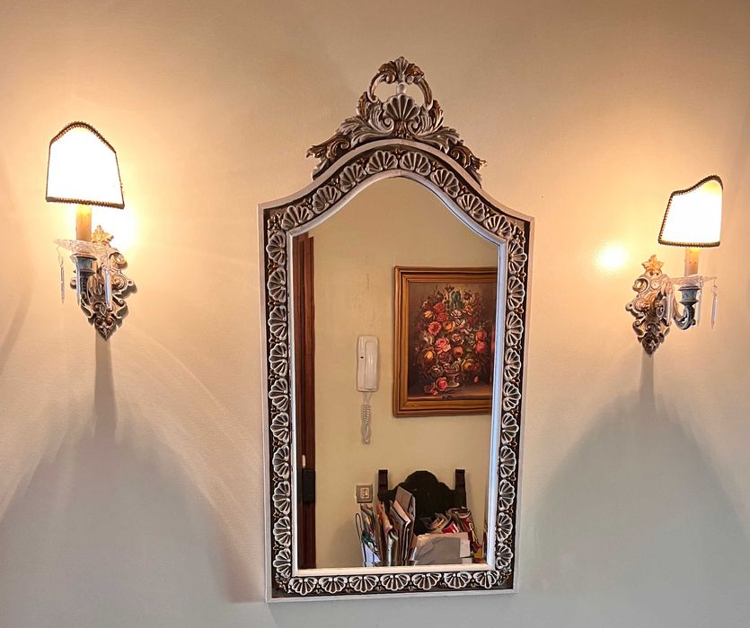 Conjunto Vintage: Credência, Espelho e Candeeiros de Parede