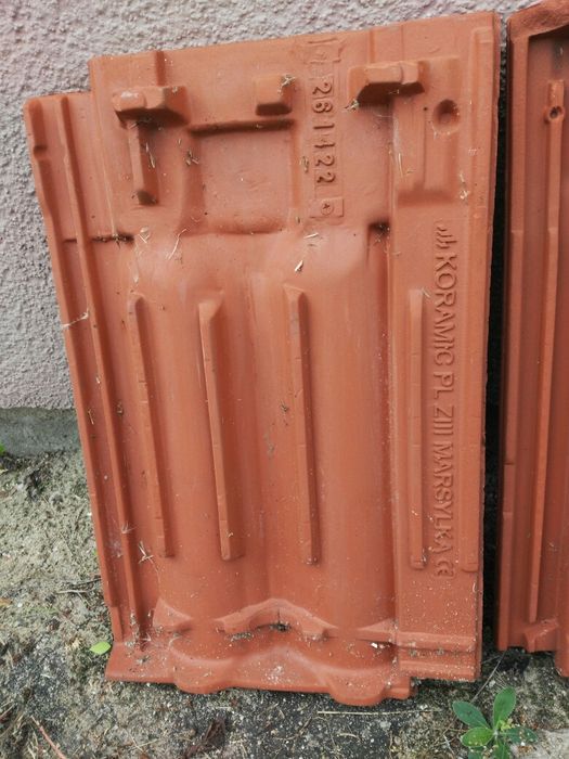dachówka karpiówka oraz zakladowa typu marsylianka