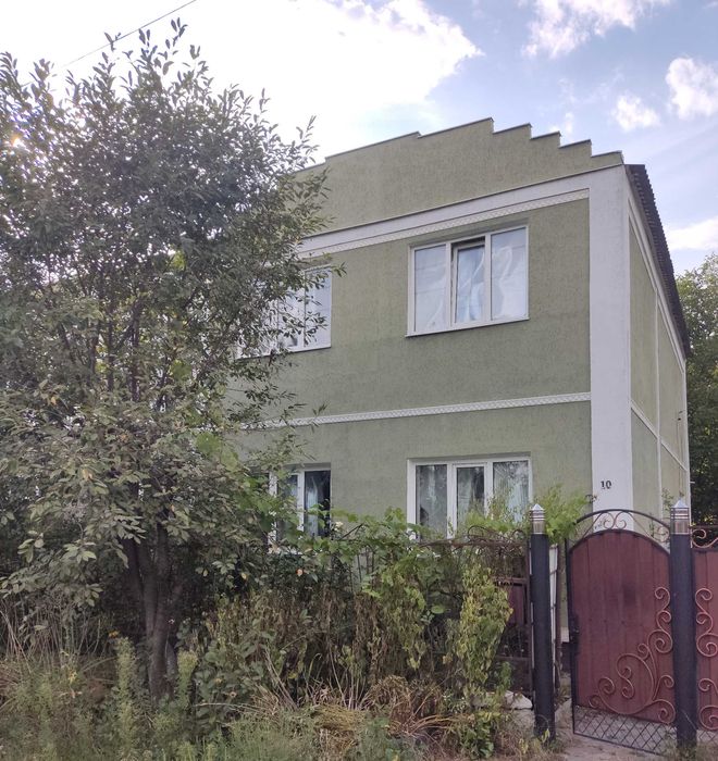 Продається житловий двоповерховий будинок