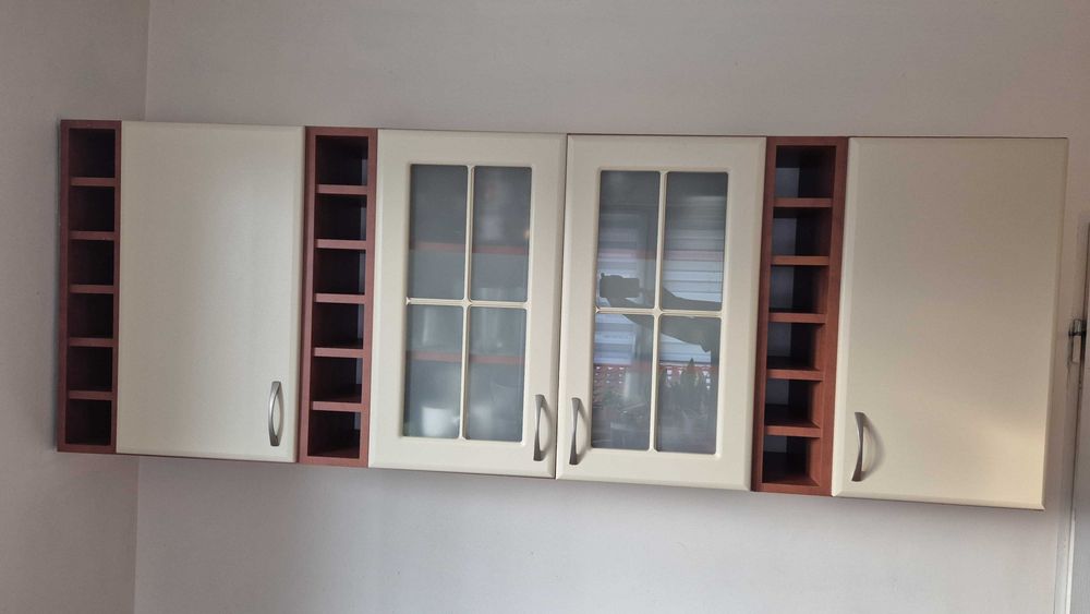 Meble kuchenne - kompletne z ladą i oświetleniem