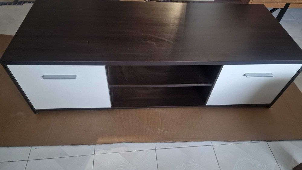 Mesa TV castanha e branca